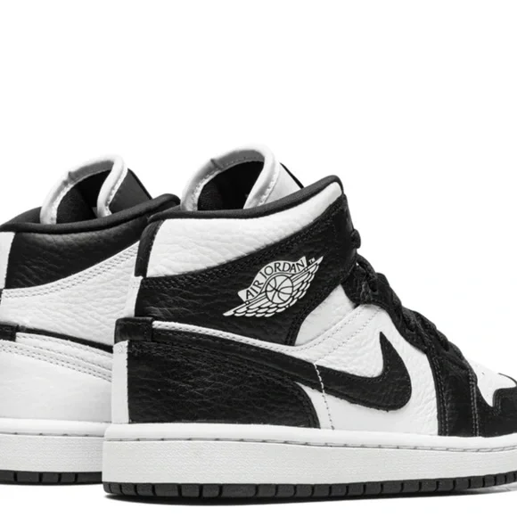 NIB Nike Women's Air Jordan 1 Mid SE Homage Split Black White Sz 9.5 - Picture 3 of 8